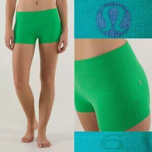 Lululemon In The Flow Short Heathered Green Bean Shorts Size 6 Small